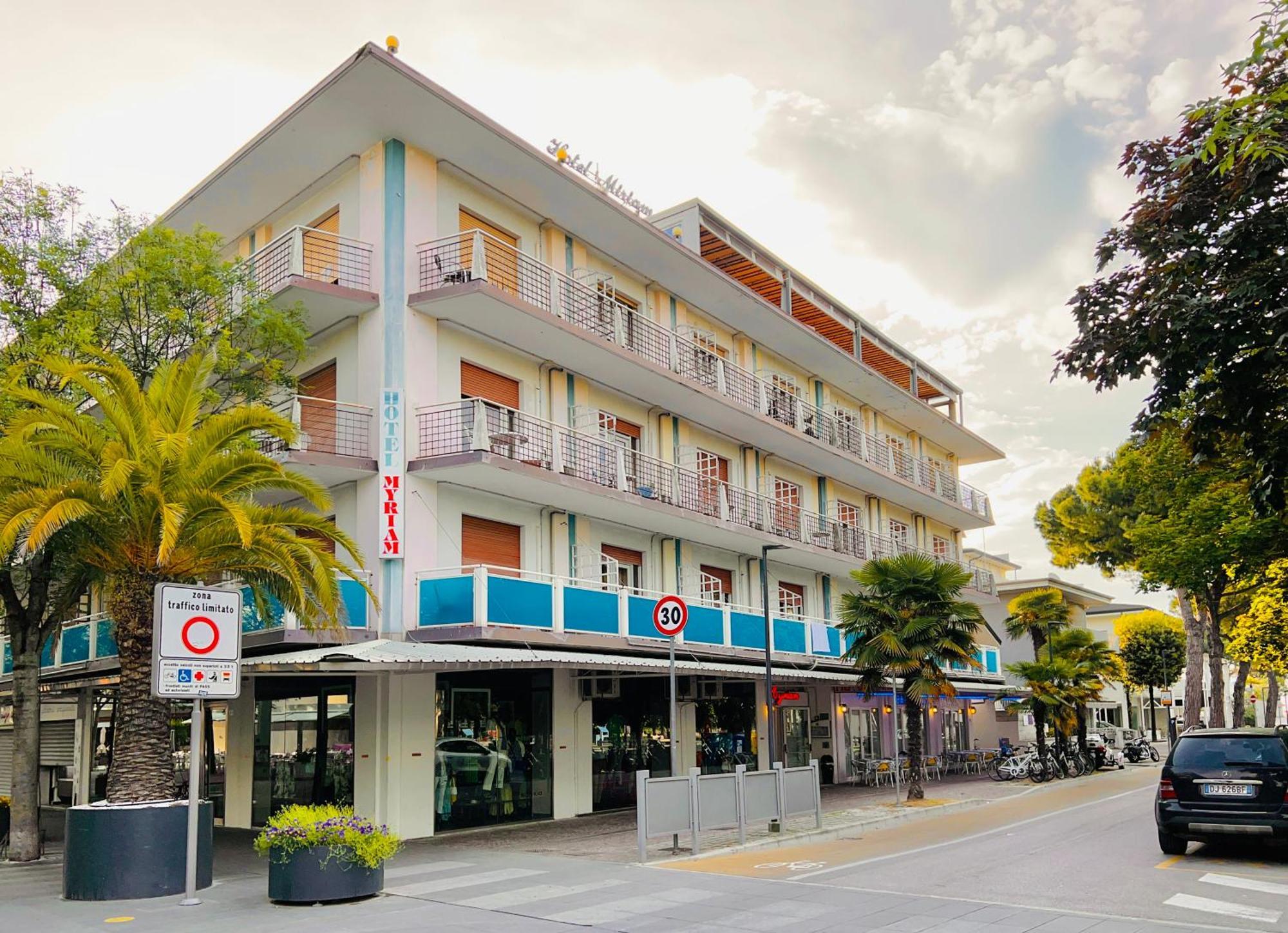 Hotel Myriam リニャーノ・サッビアドーロ エクステリア 写真